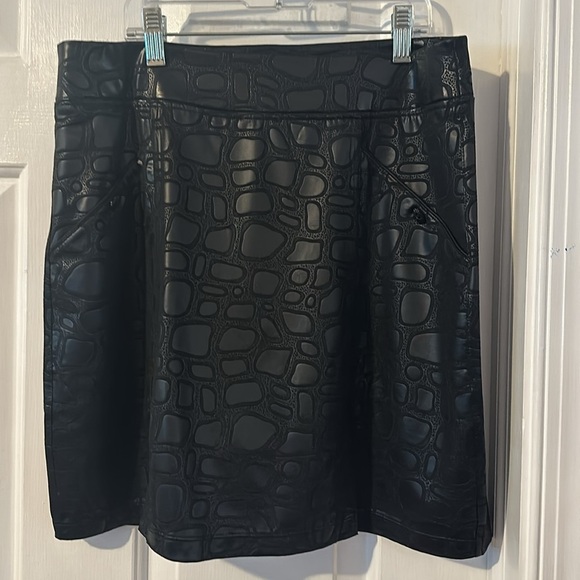 Women’s Jamie Sadock Black Embossed Polyester & Spandex Golf Skort Size Medium - Picture 2 of 9